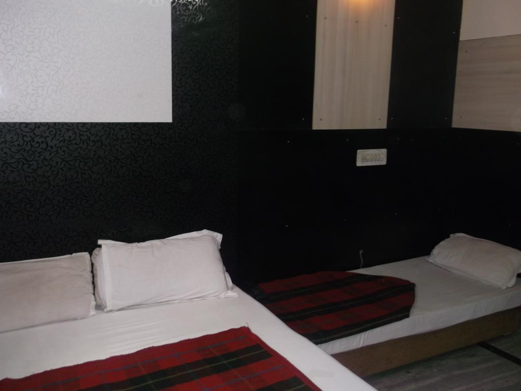 Hotel Abhineet Palace Jaipur Room photo